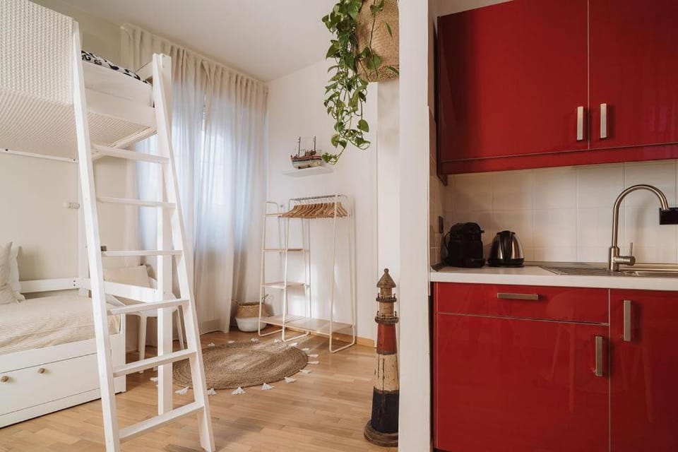 Kitchen or kitchenette, trouser press