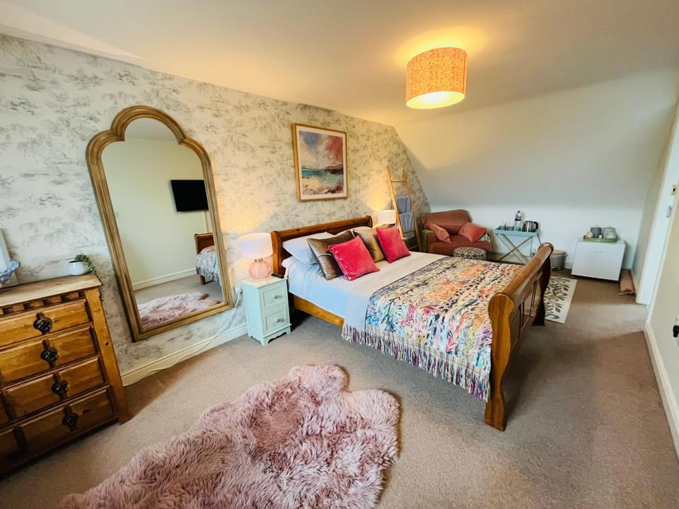 Number 2, Spacious Rooms, Near Ironbridge! Bed and Breakfast in Telford
