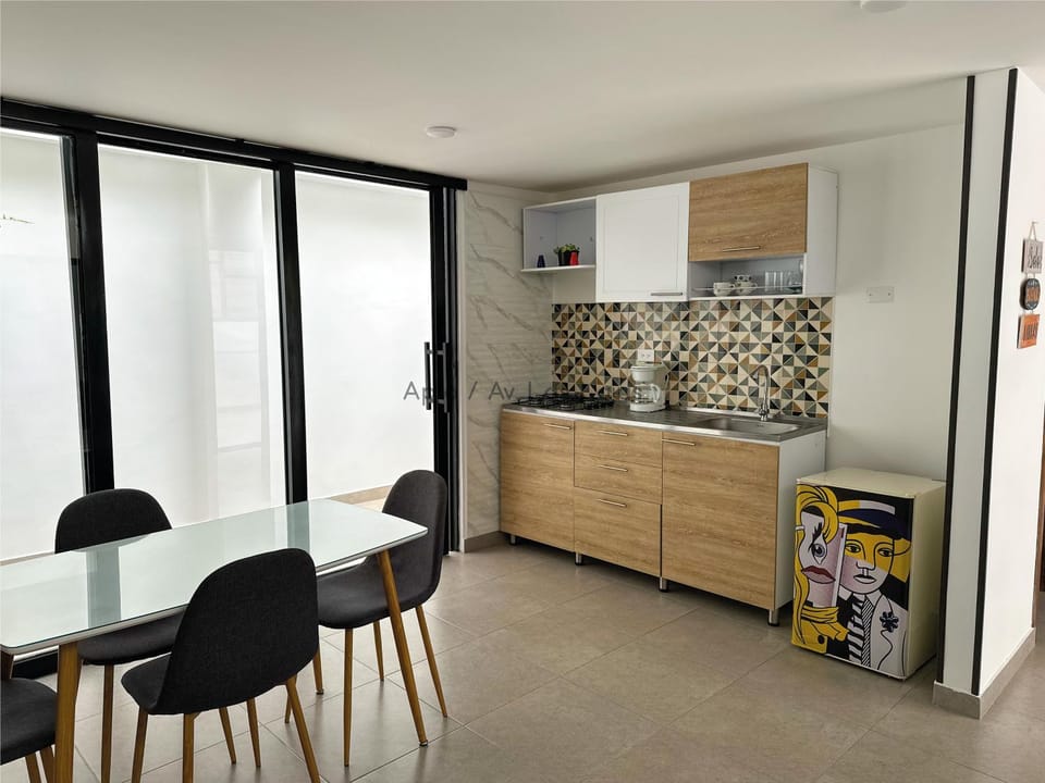 Kitchen or kitchenette, Dining area, stove
