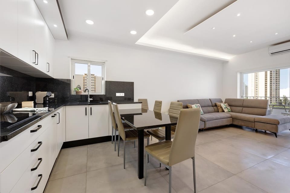 Property building, Kitchen or kitchenette, Living room