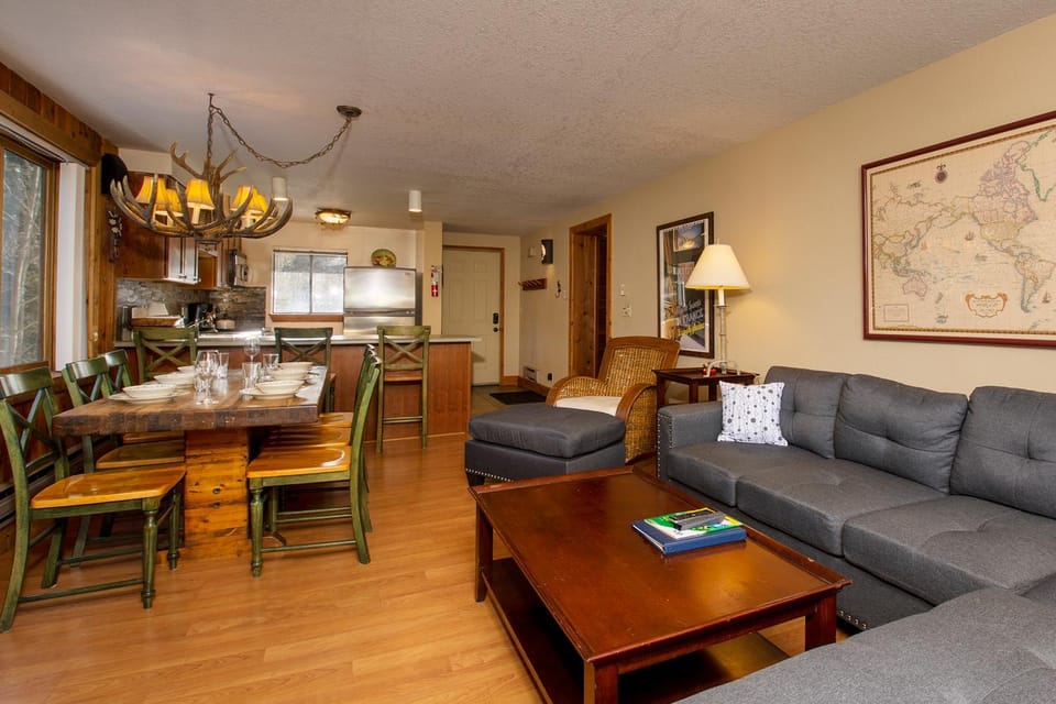 Day, Kitchen or kitchenette, Living room, Seating area, Dining area, furniture