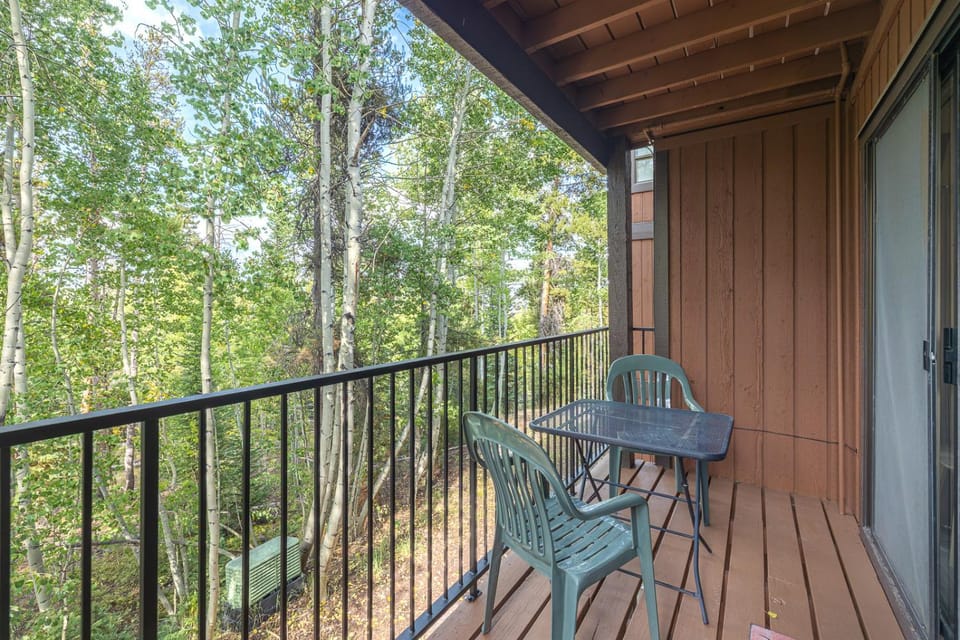 Natural landscape, Balcony/Terrace, Seating area, furniture