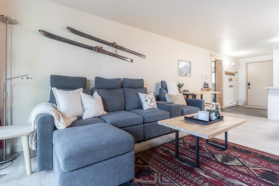 Living room, Seating area, furniture