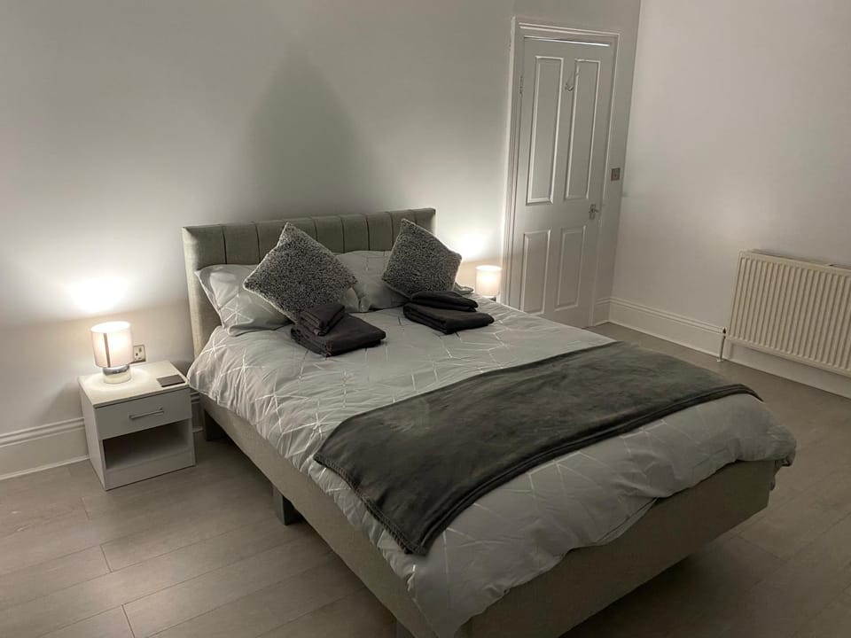Bed, Bedroom, internet