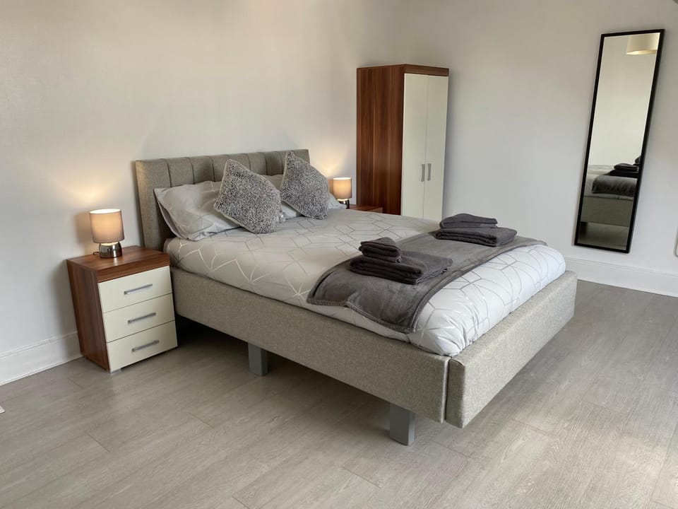 Bed, Bedroom, towels, wardrobe