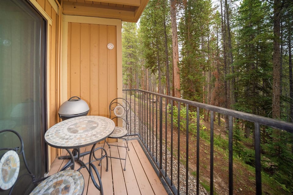 Natural landscape, Balcony/Terrace, Seating area