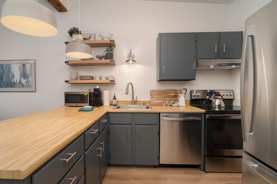 Kitchen or kitchenette, dishwasher, microwave, kitchen