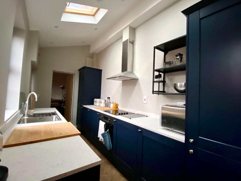 microwave, toaster, kitchen