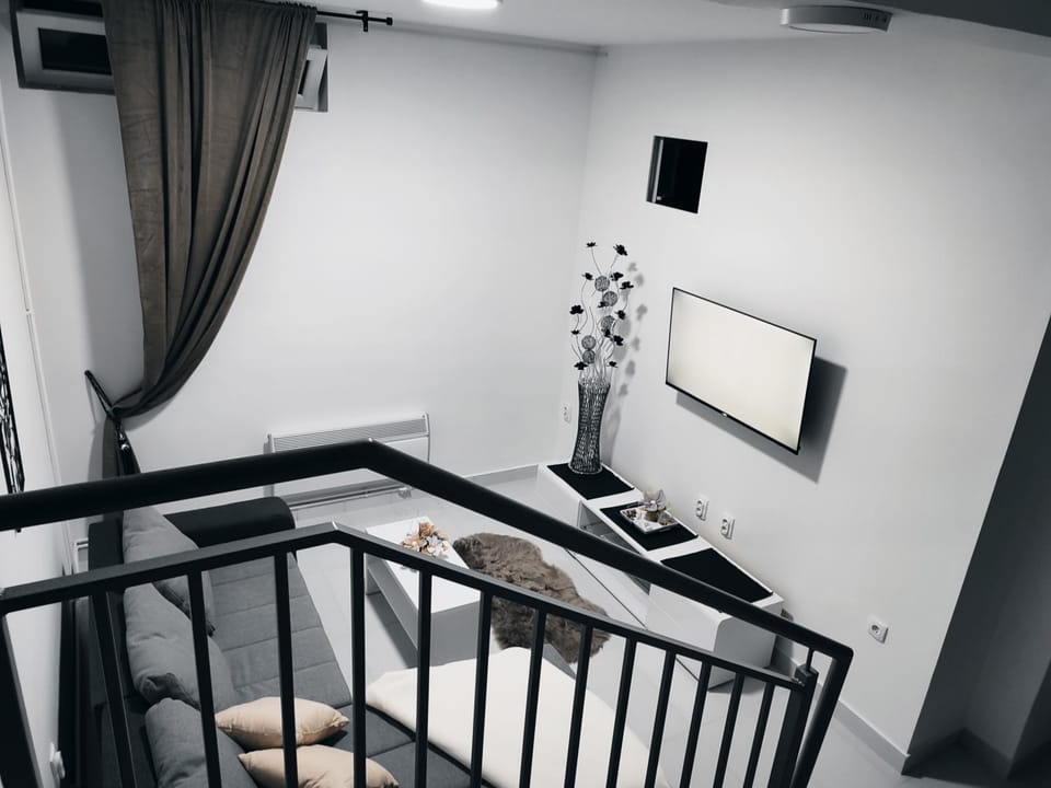 TV and multimedia, Photo of the whole room, hair dresser