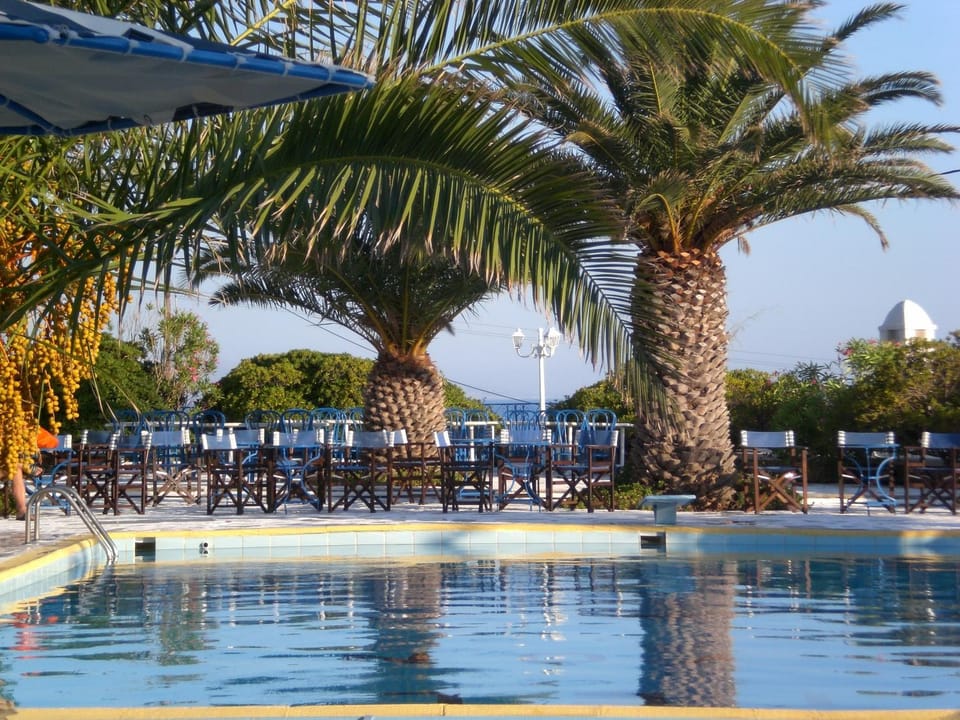 Day, Swimming pool