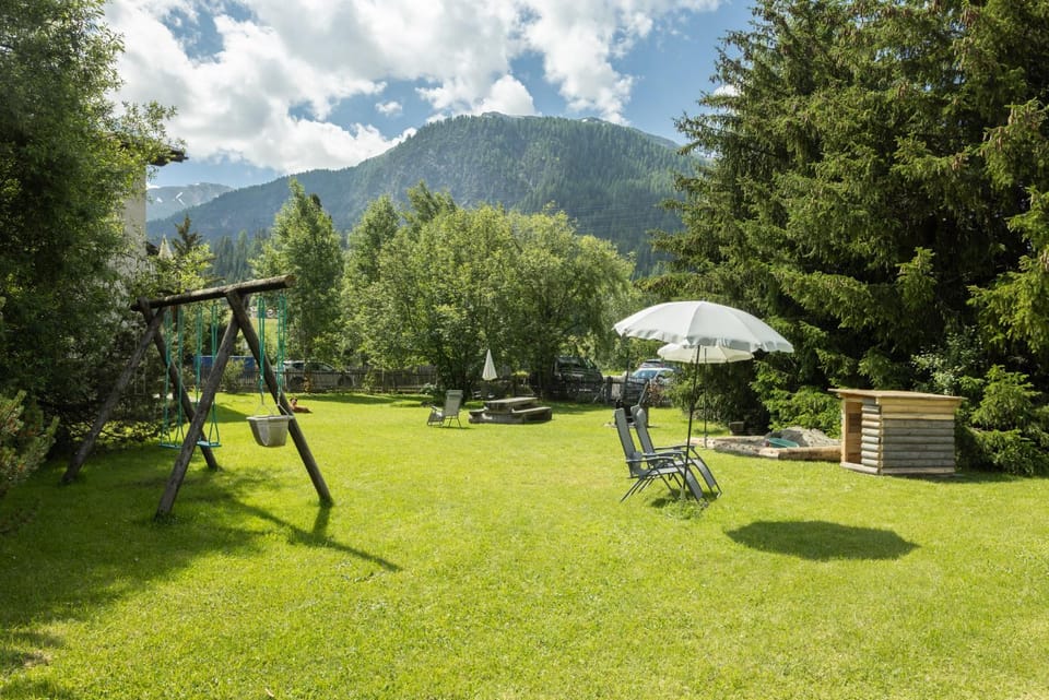 Chesa-strimer - Veranda Apartment in Canton of Grisons