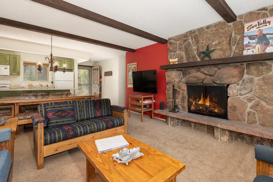 TV and multimedia, Living room, Seating area, fireplace, furniture