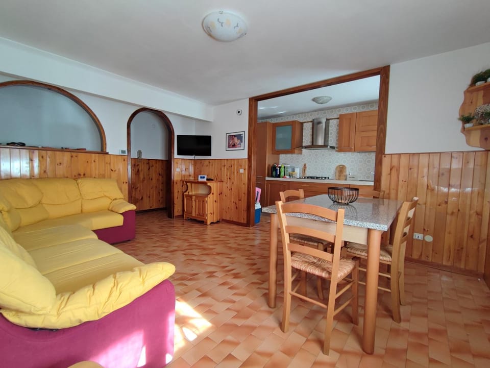 TV and multimedia, Kitchen or kitchenette, Living room, Dining area, minibar, pet friendly