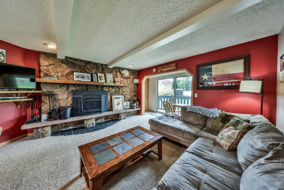TV and multimedia, Living room, Seating area, fireplace, furniture