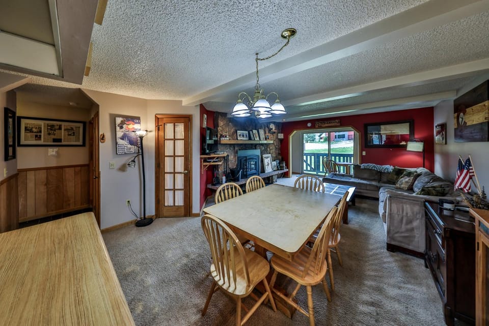 Living room, Seating area, Dining area, fireplace, furniture