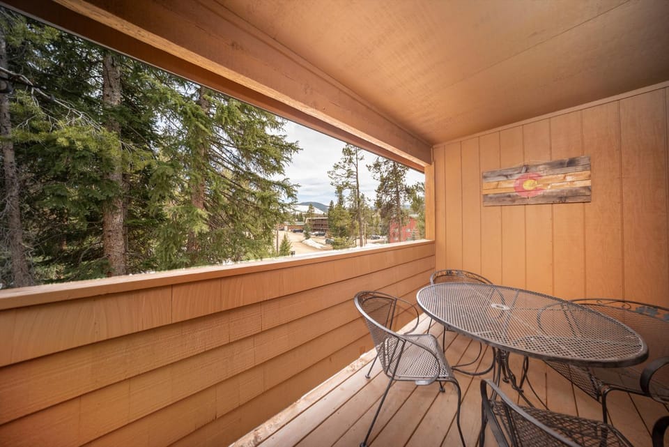 Day, Natural landscape, Balcony/Terrace, Seating area