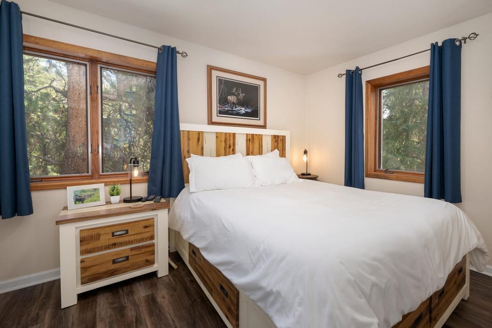 Bed, Day, Natural landscape, Bedroom, furniture