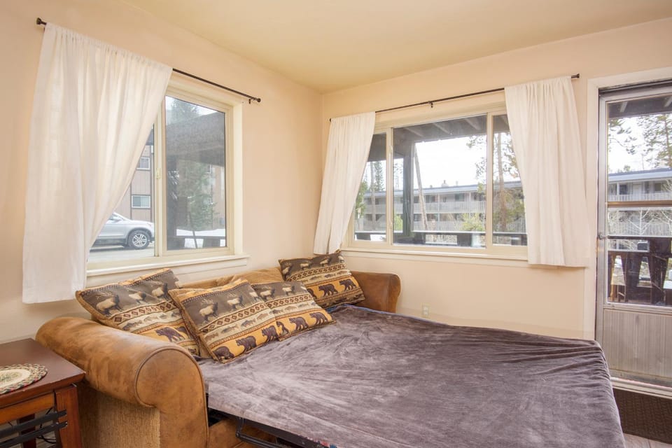 Bed, Day, Living room, furniture, heating