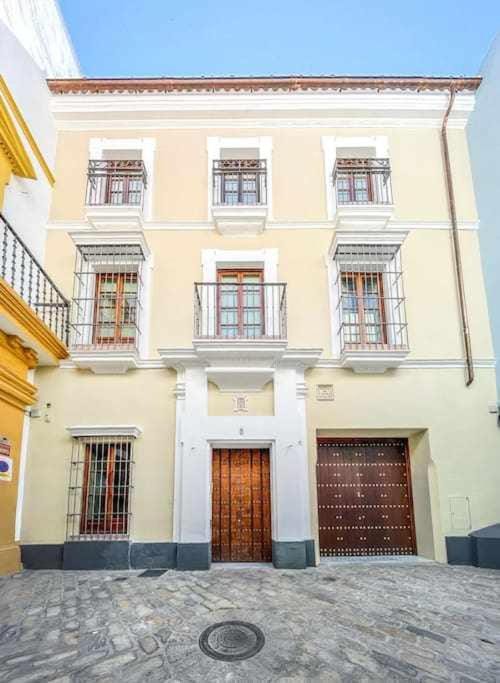 Property building, Facade/entrance