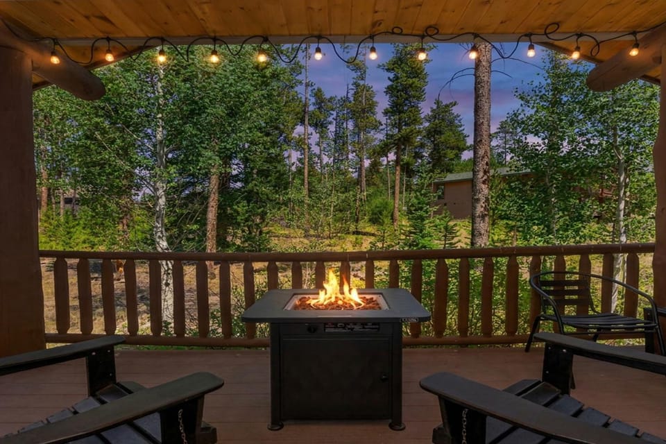 Patio, Natural landscape, Balcony/Terrace, Seating area, fireplace