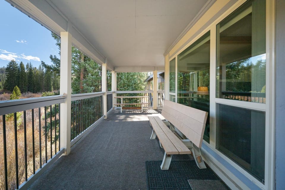 Day, Natural landscape, Balcony/Terrace, Seating area
