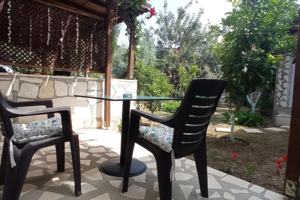 Patio, Day, Garden, View (from property/room), Seating area, Dining area, Garden view