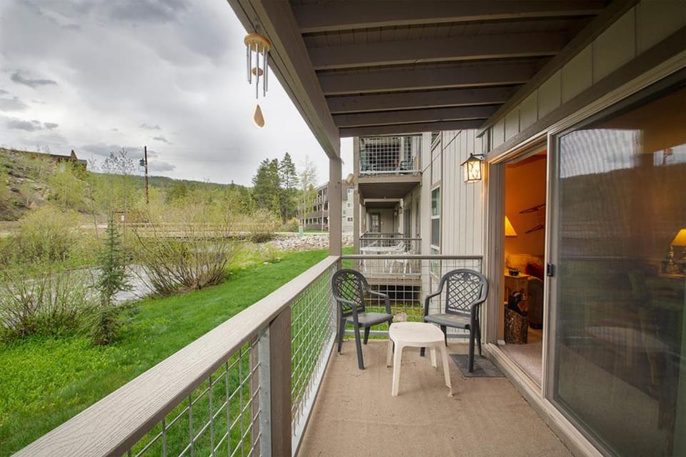 Day, Natural landscape, Balcony/Terrace, Seating area