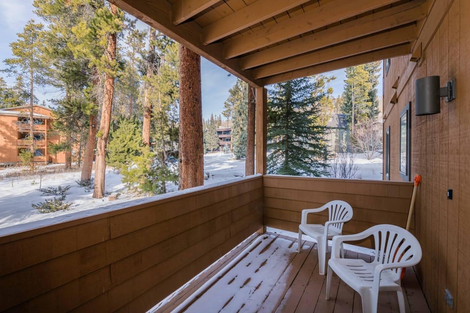 Day, Natural landscape, Winter, Balcony/Terrace, Seating area, furniture