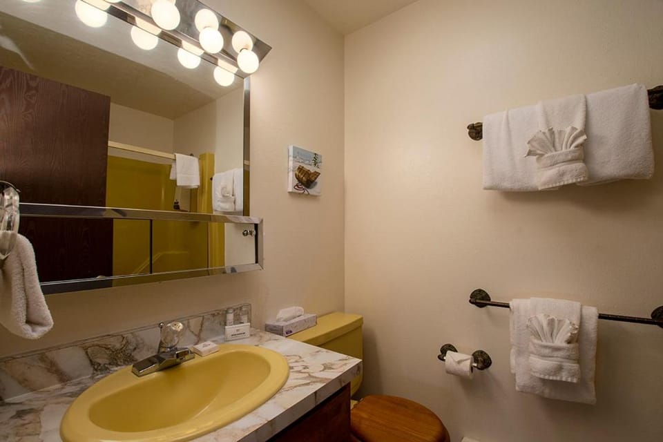 Bathroom, towels
