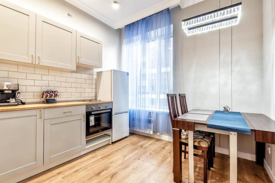 Kitchen or kitchenette, Dining area, oven, stove