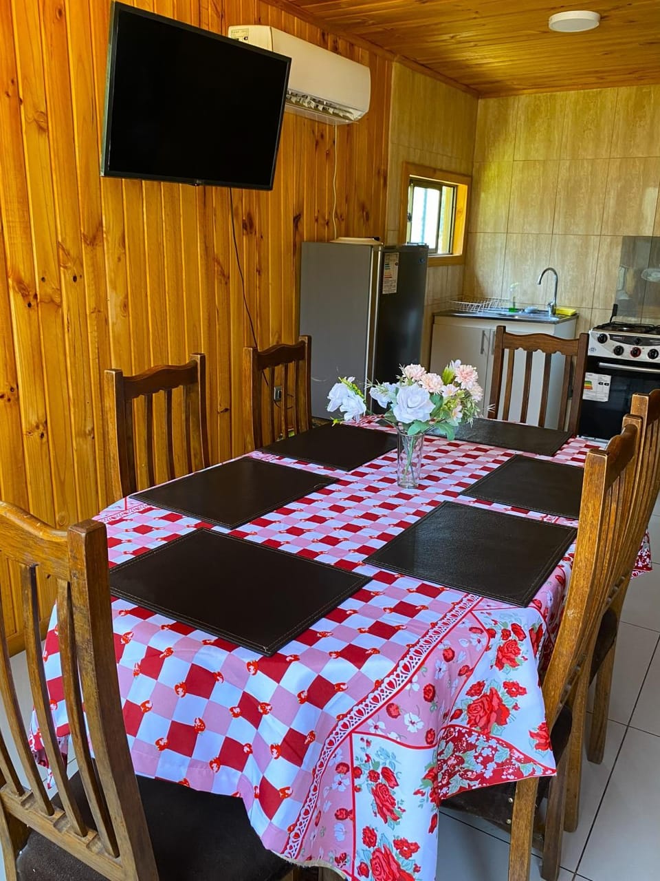 TV and multimedia, Kitchen or kitchenette, Dining area, pet friendly