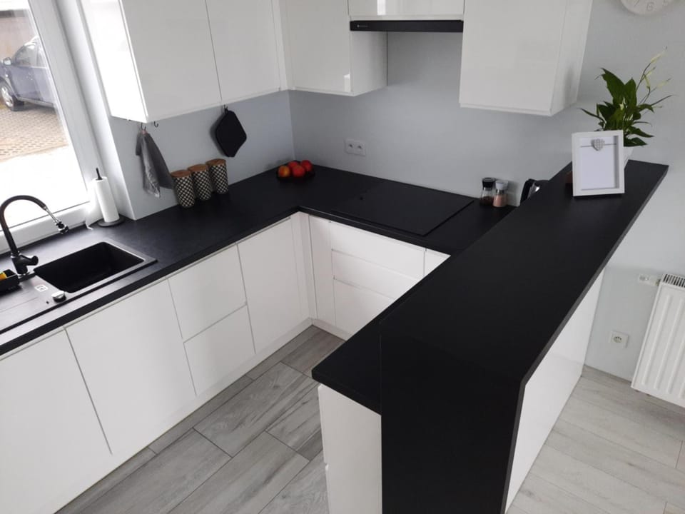 Kitchen or kitchenette, pet friendly, stove