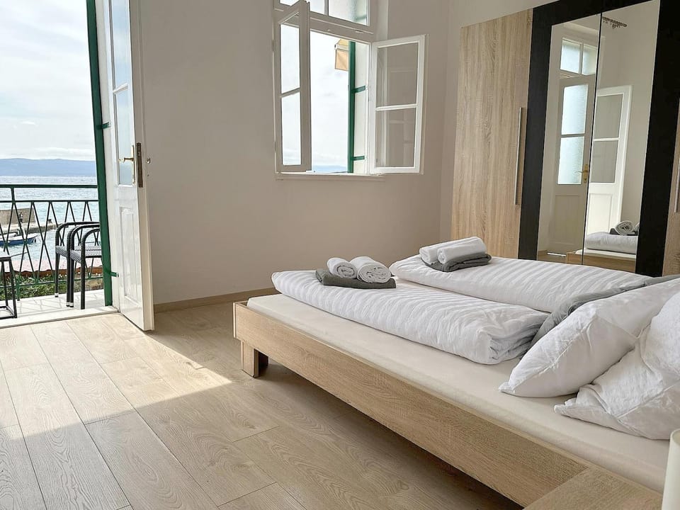 Bed, View (from property/room), Balcony/Terrace, Photo of the whole room, Bedroom