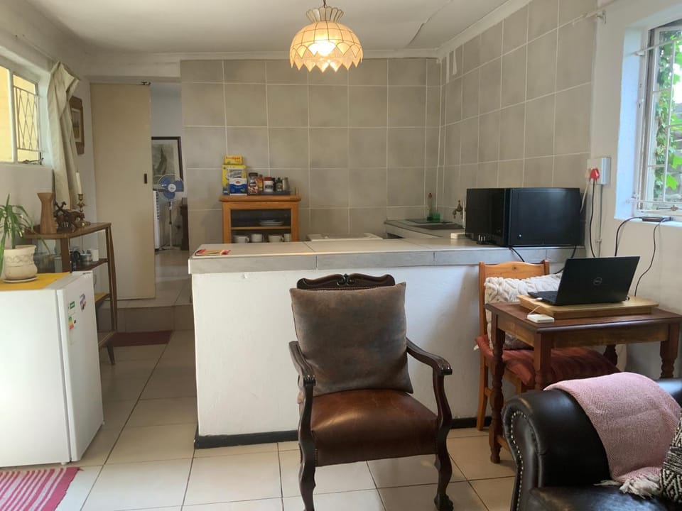 Coffee/tea facilities, Kitchen or kitchenette, Dining area