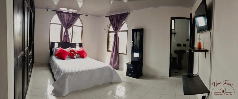 Bed, TV and multimedia, Photo of the whole room, Bedroom