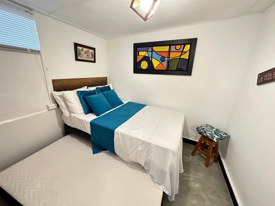 Bed, Photo of the whole room, Decorative detail, Bedroom