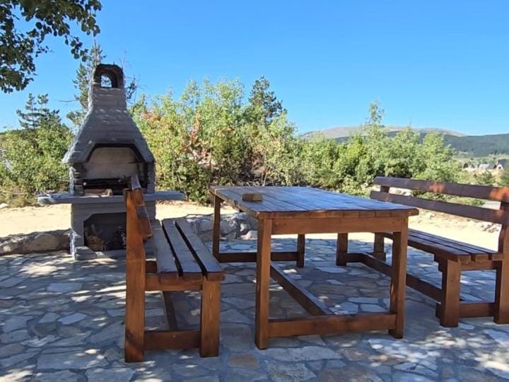 Vrh Đevojka Villas House in Montenegro
