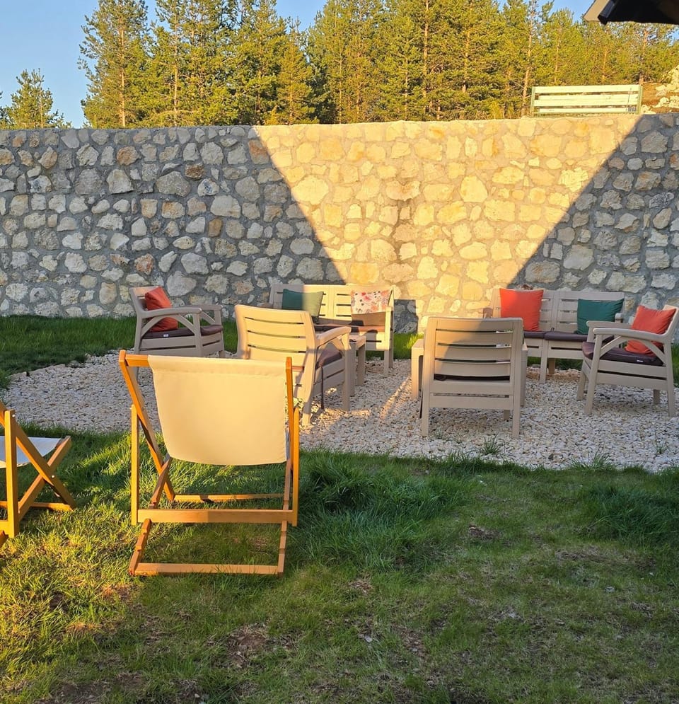 Vrh Đevojka Villas House in Montenegro
