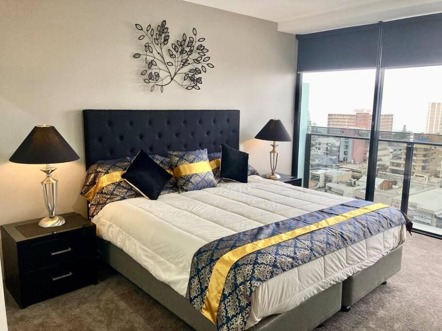 Gorgeous Apartment Spa Bath & Ocean Views Apartment in Surfers Paradise