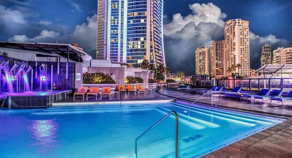 Gorgeous Apartment Spa Bath & Ocean Views Apartment in Surfers Paradise