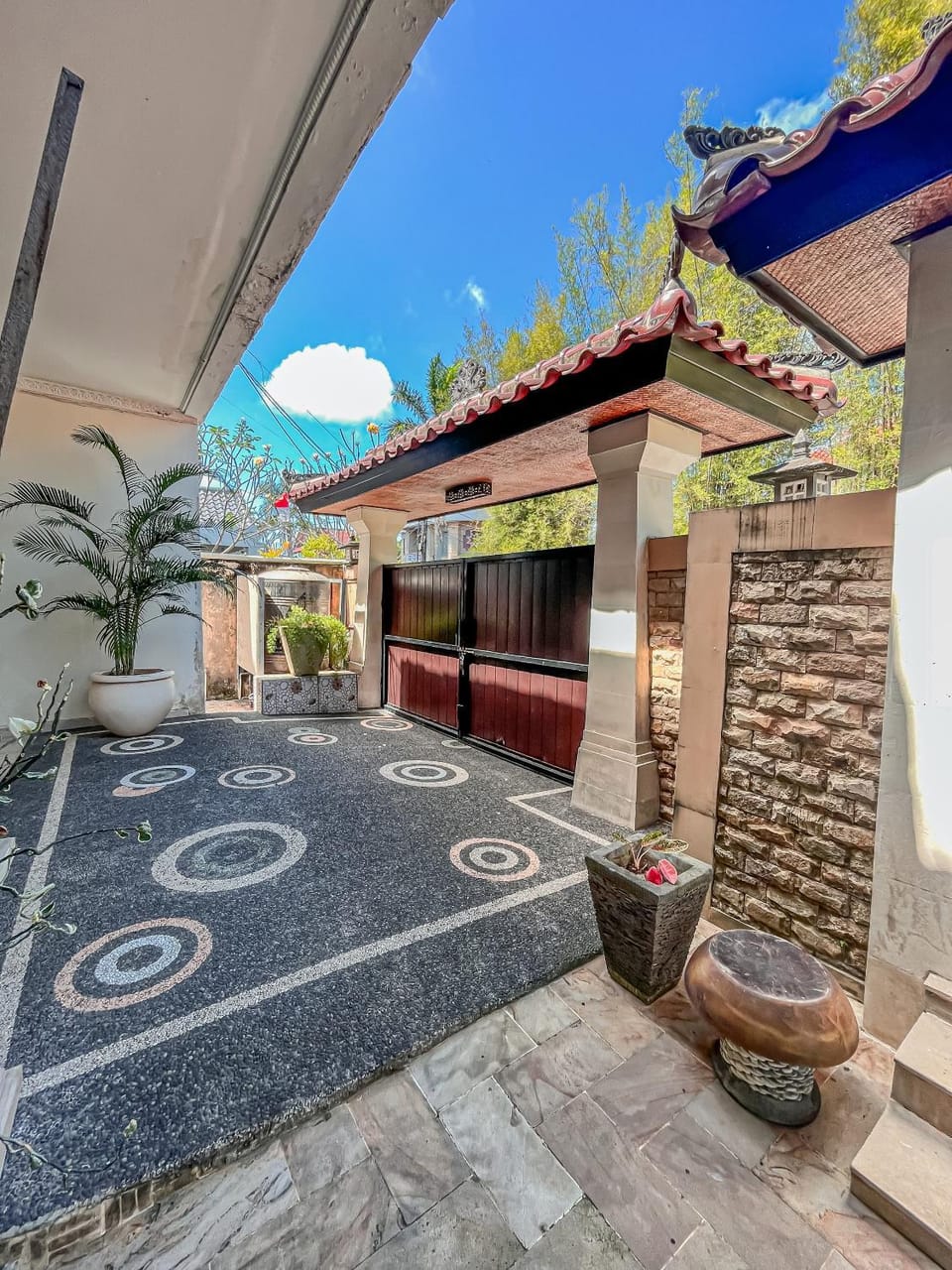 Property building, Facade/entrance