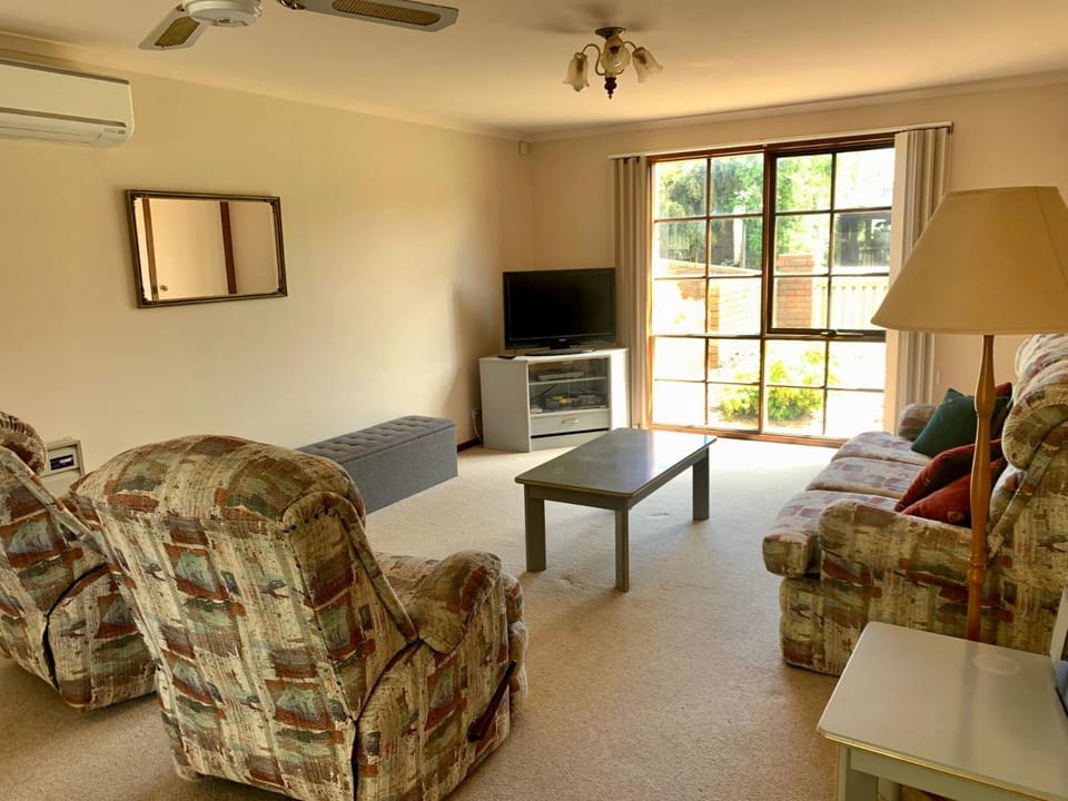 Palm Waters 1 House in Inverloch