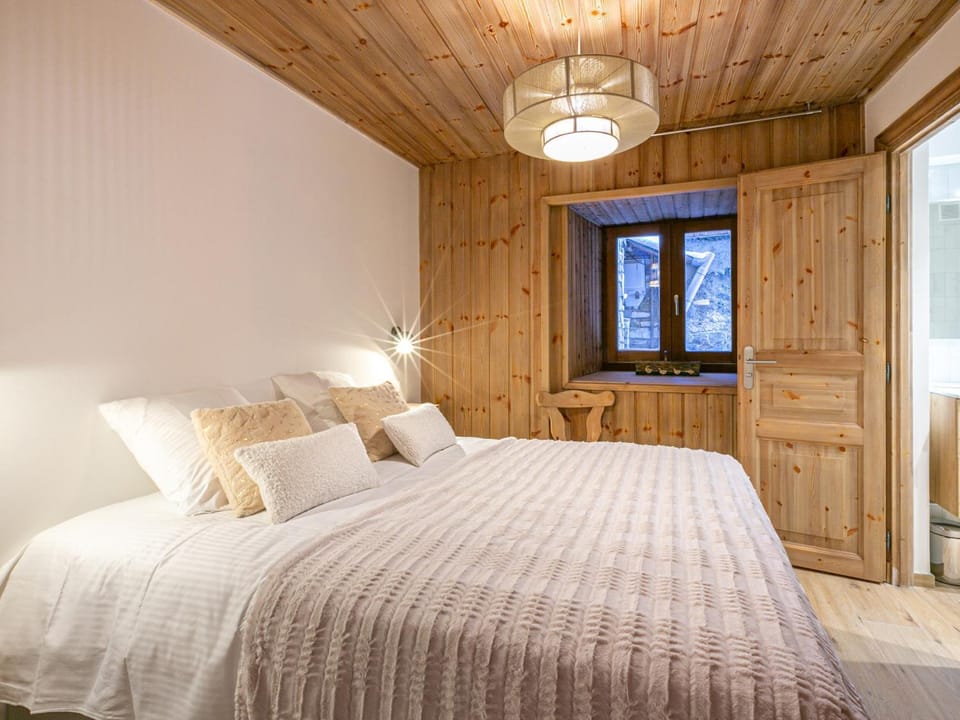 Élégant appartement rénové avec wifi au cœur du vieux Val-d'Isère, proche des pistes et commodités - FR-1-694-313 Apartment in Val dIsere