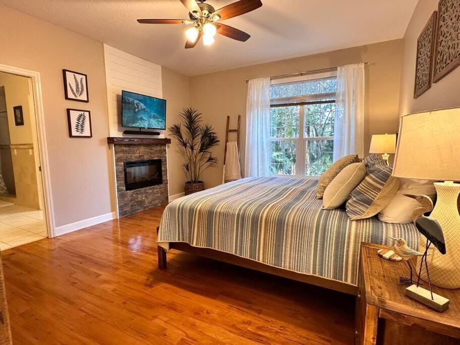 TV and multimedia, Bedroom, fireplace