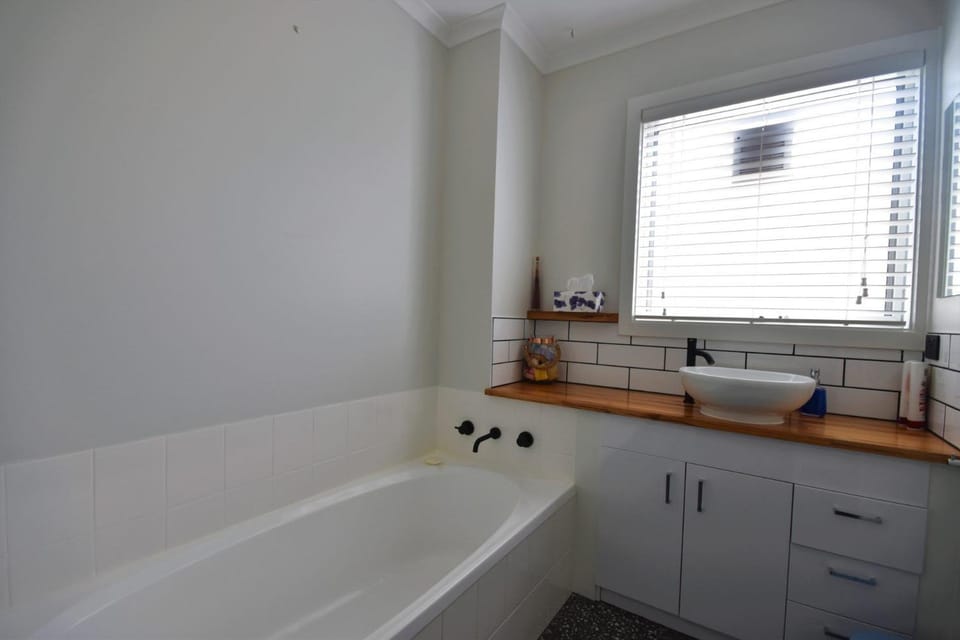 Esplanade Sophistication - Close to Town House in Inverloch