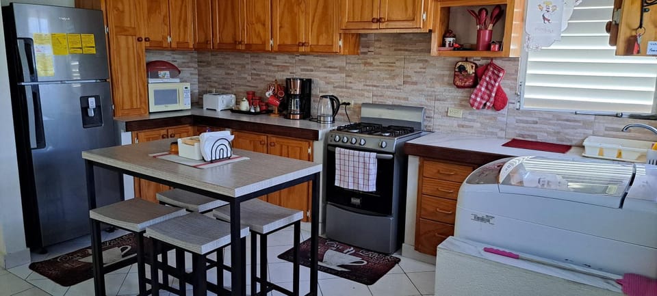 So-neez Upstairs apt Apartment in Christ Church