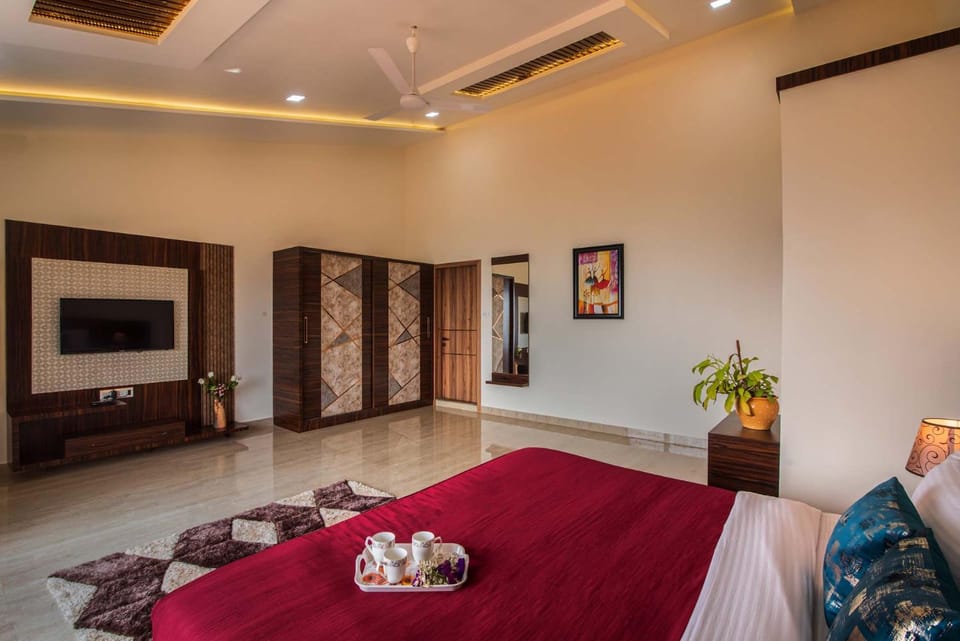 Bed, Photo of the whole room, Bedroom