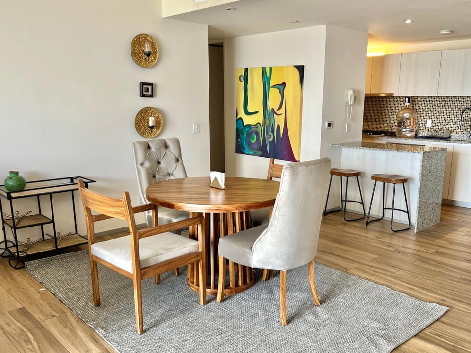 Kitchen or kitchenette, Living room, Seating area, Dining area