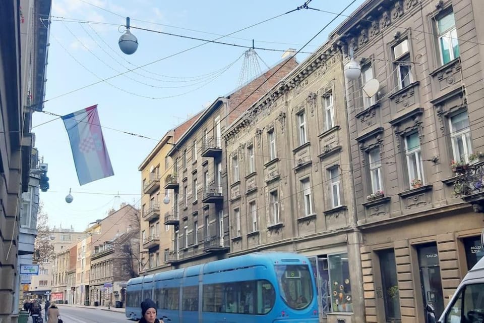 Neighbourhood, Street view, Location