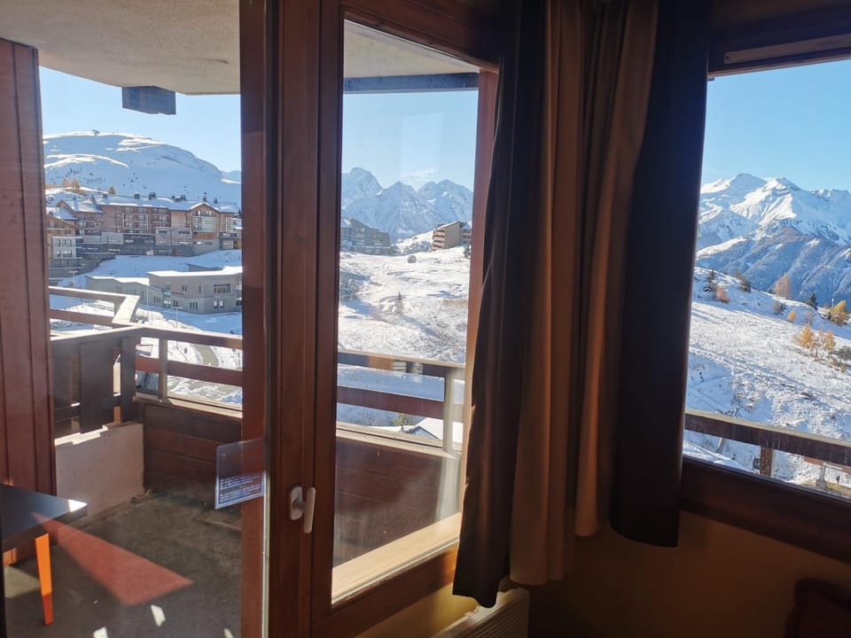 APPARTEMENT 1 Chambre 5 Personnes L'OURS BLANC à L'ALPE D'HUEZ Apartment in Huez